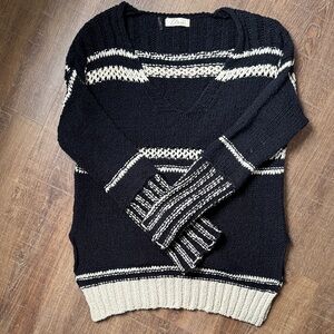 Elan Black and Cream V-Neck Sweater